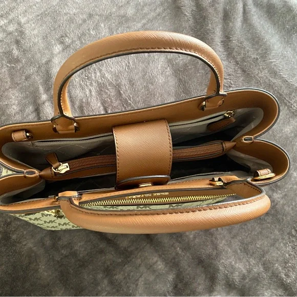 Michael Kors Brown and Cream Logo Tote - Picture 9 of 15